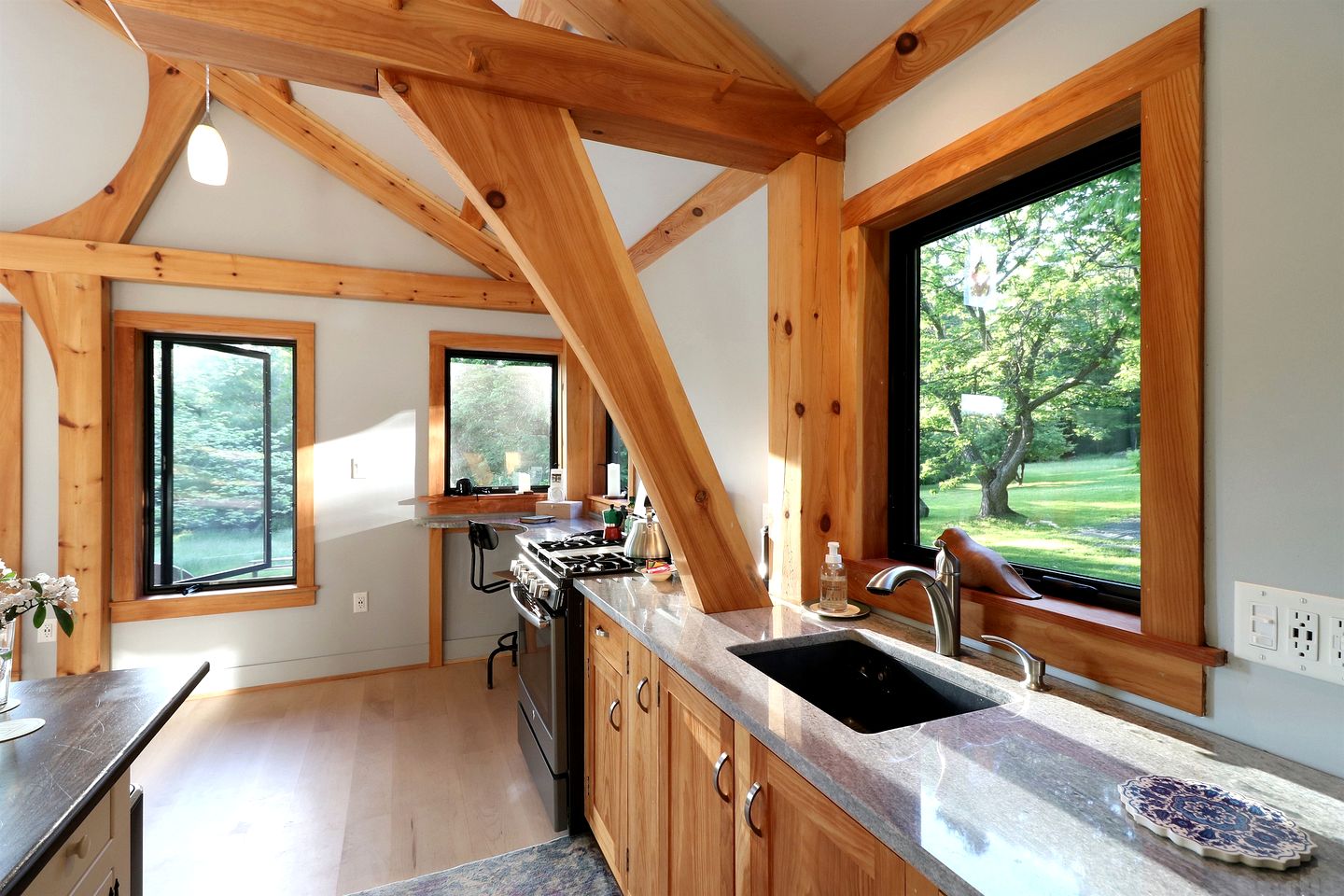 Gorgeous Cottage for Two, Overlooking Pond on 20 acres, Glamping in Pennsylvania