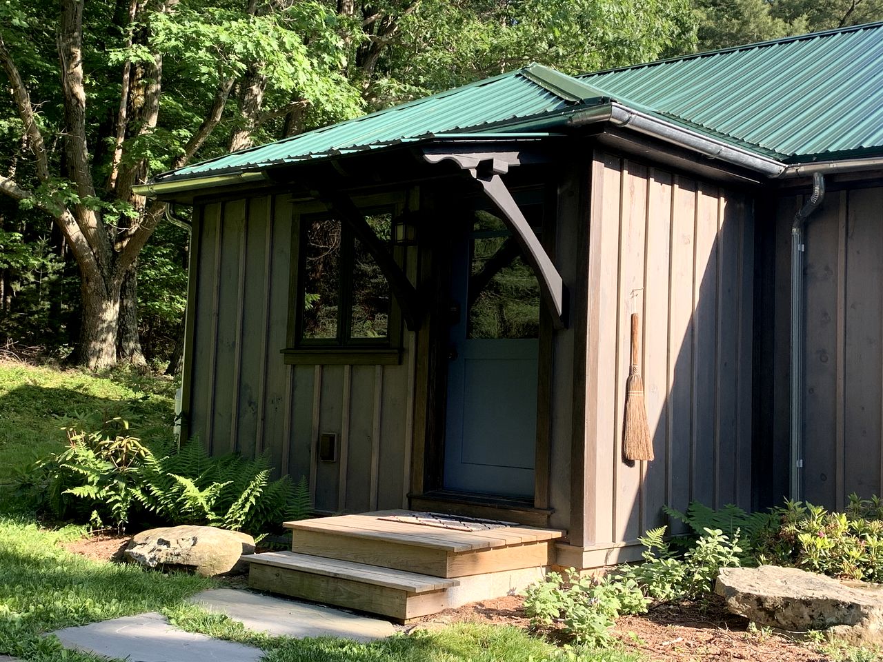 Gorgeous Cottage for Two, Overlooking Pond on 20 acres, Glamping in Pennsylvania