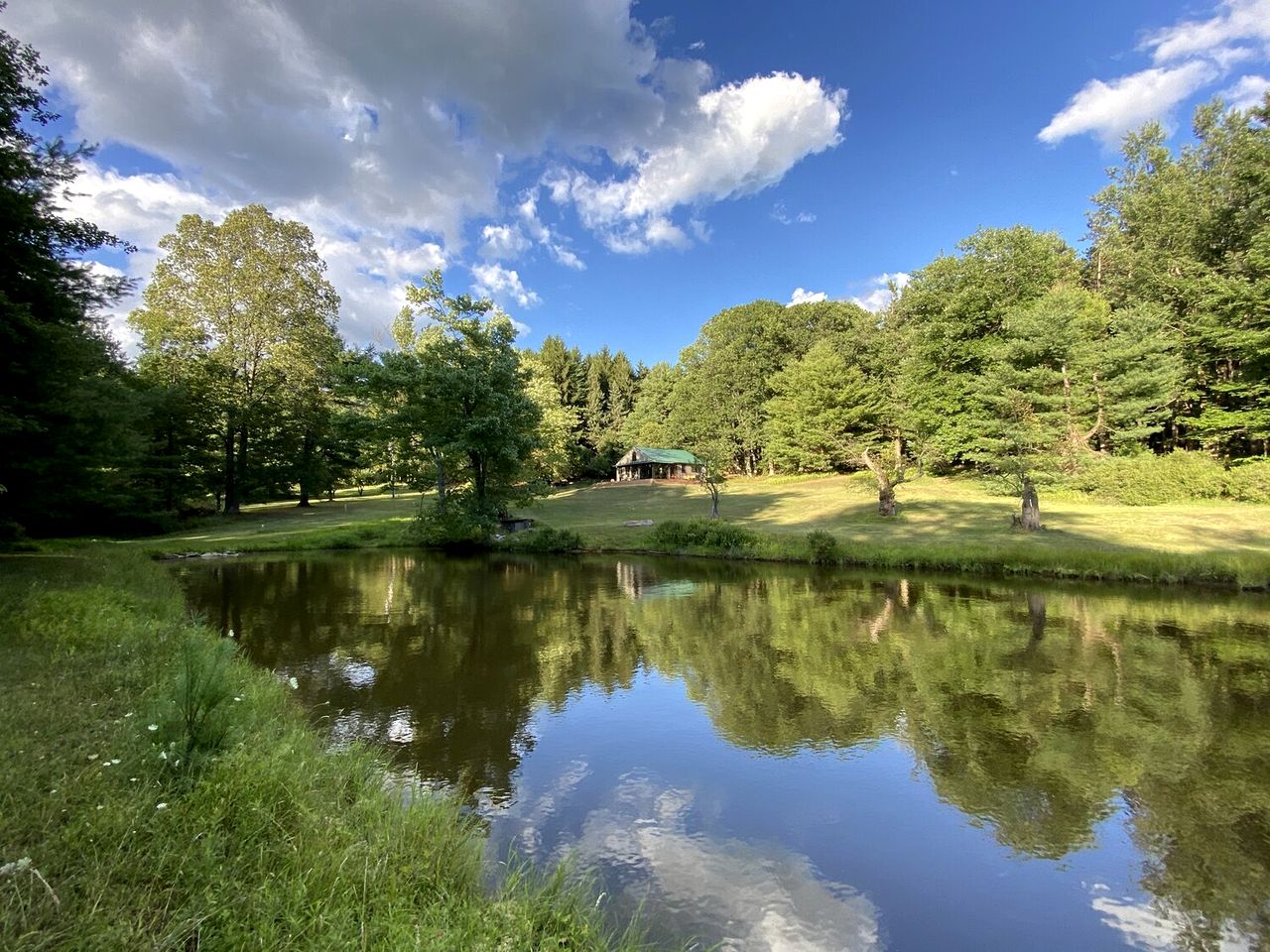Gorgeous Cottage for Two, Overlooking Pond on 20 acres, Glamping in Pennsylvania