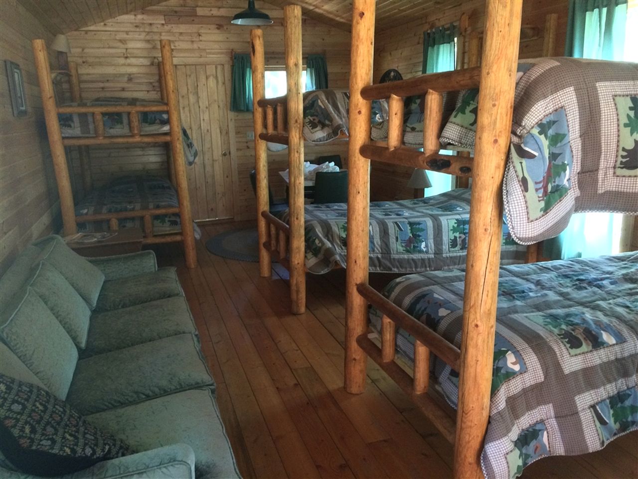 Luxury Cabin Rental for Groups with Bunk Beds near Missoula