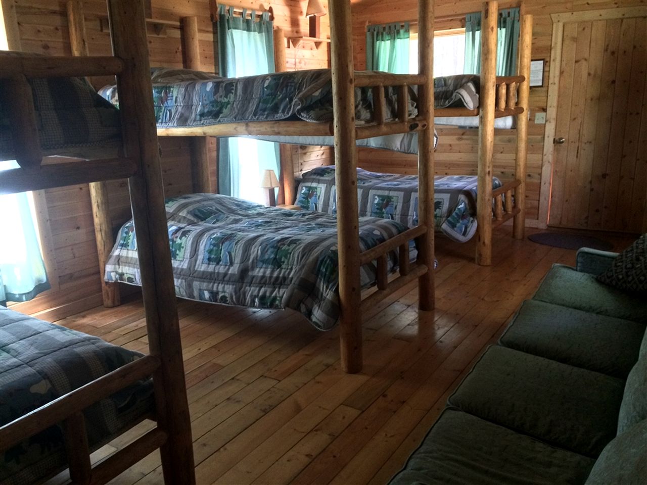 Luxury Cabin Rental for Groups with Bunk Beds near Missoula