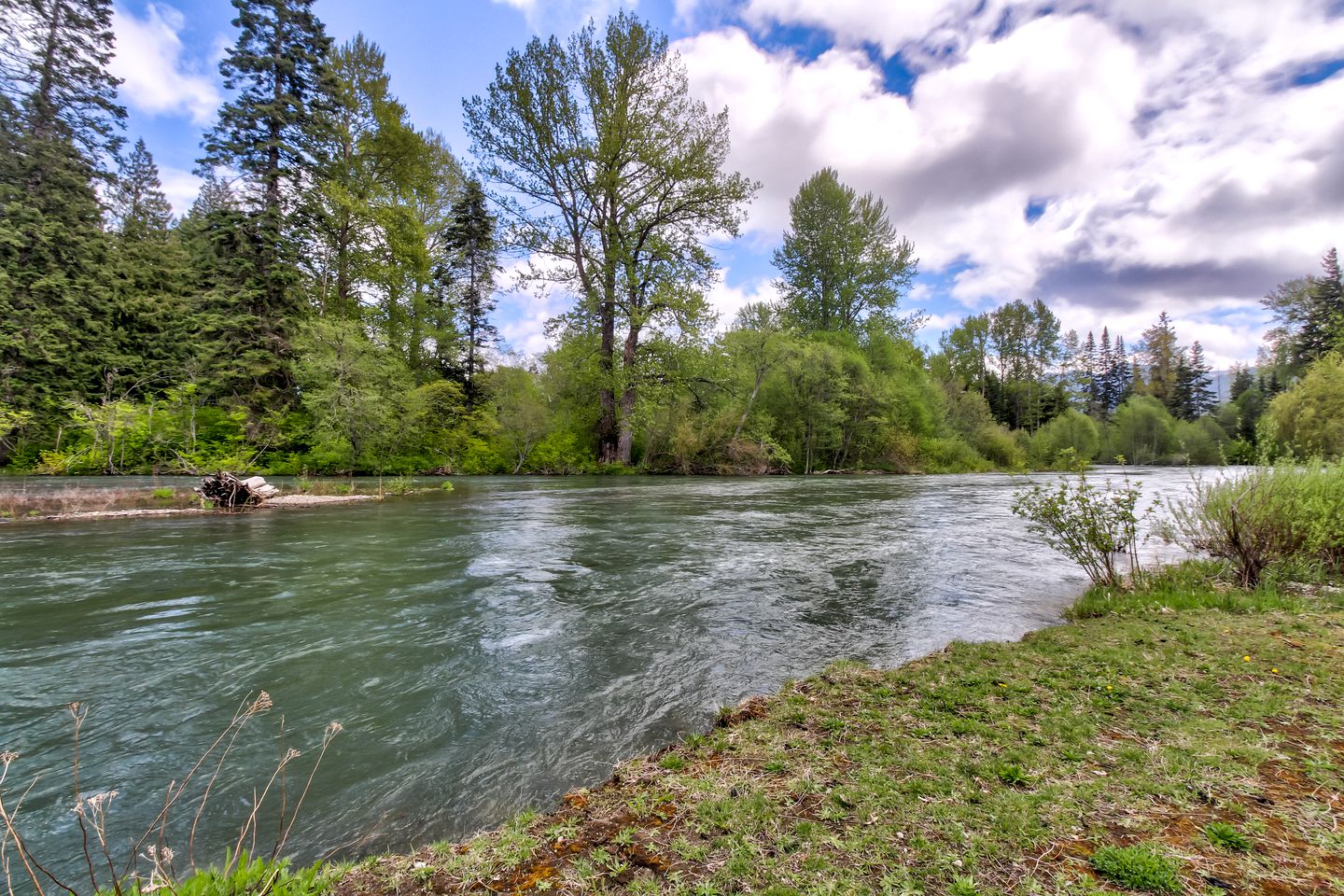 Cabin Rental near Kachess Lake in Washington