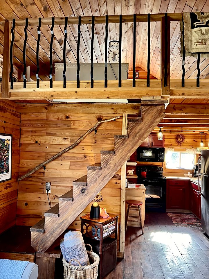 Red Roof Retreat Cabin, Log Cabins, Goreville, United States of America