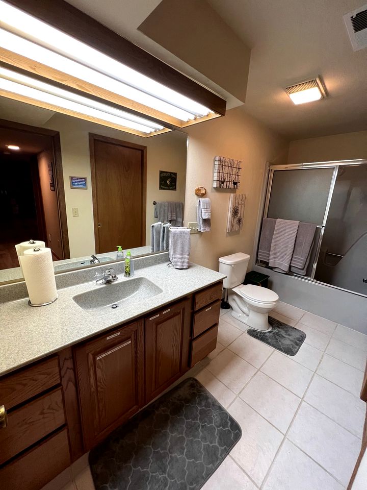 Rural Cabin Rental near Madison River in Ennis, Montana