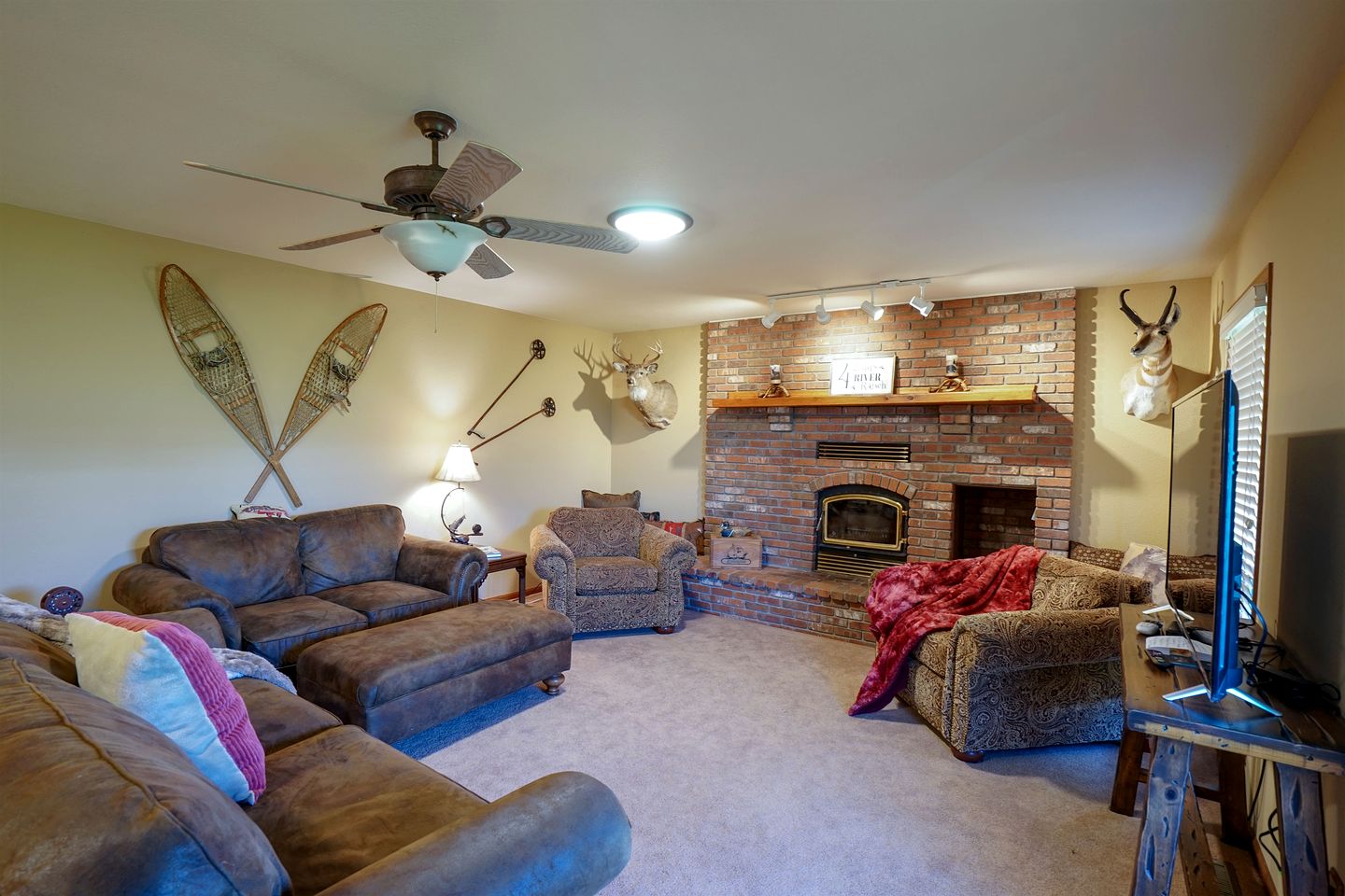 Rural Cabin Rental near Madison River in Ennis, Montana