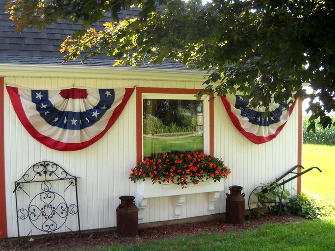 Cabins (Bellevue, Ohio, United States)