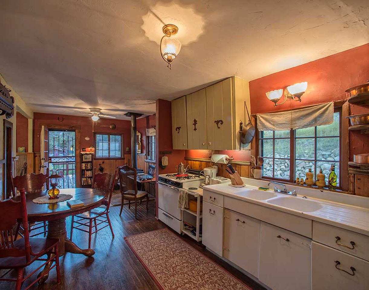 Bright and Spacious Cabin Rental for Couples near Copper Mountain, Colorado