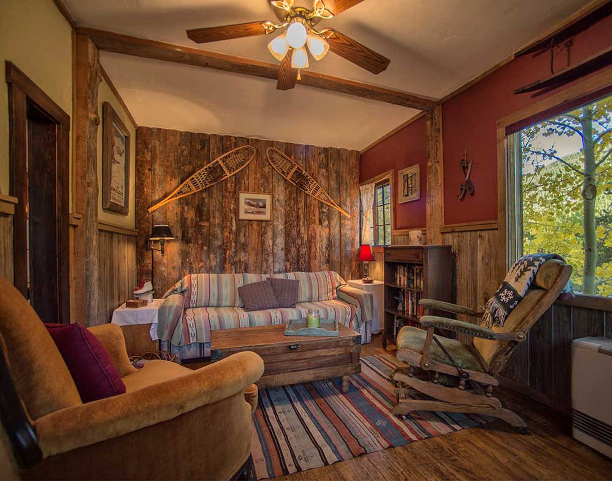 Bright and Spacious Cabin Rental for Couples near Copper Mountain, Colorado