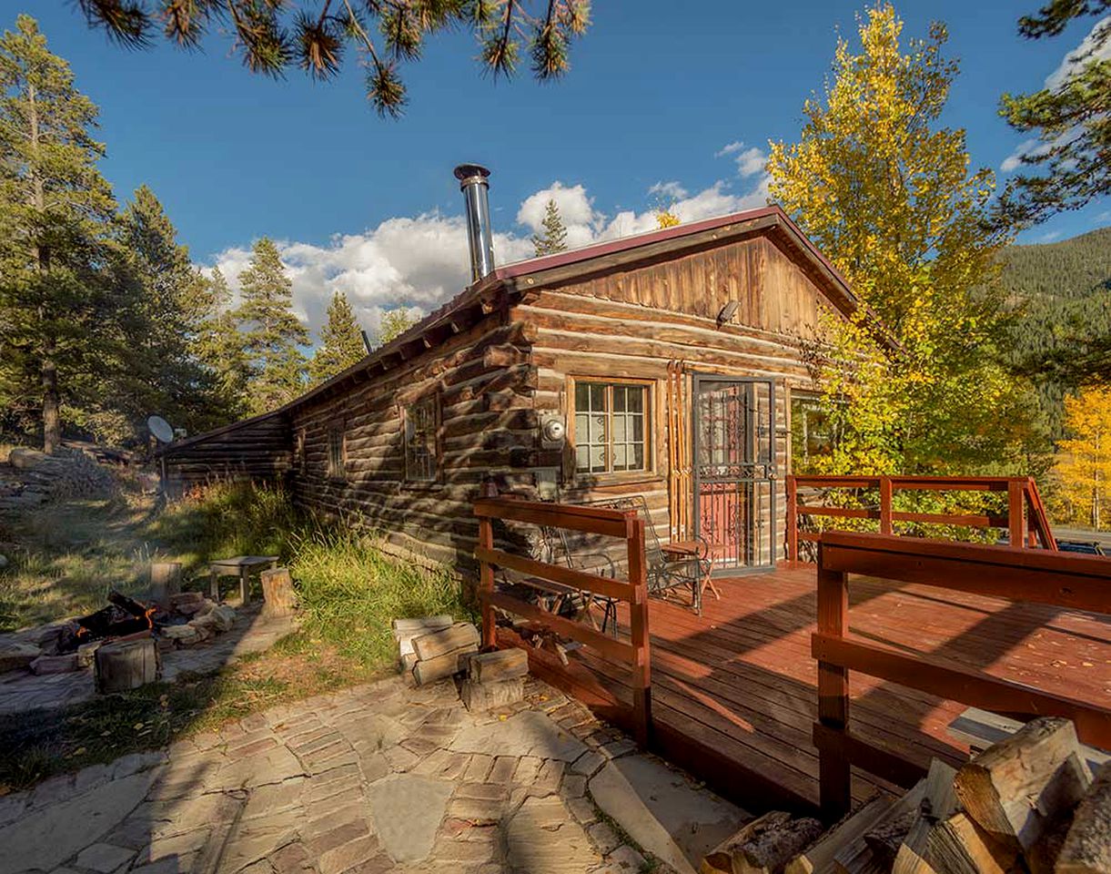 Bright and Spacious Cabin Rental for Couples near Copper Mountain, Colorado