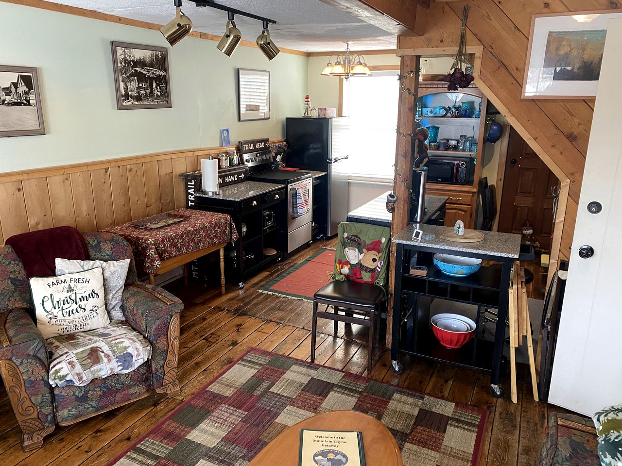 Bright & Spacious Cabin Rental in Mountains near Prince George, BC