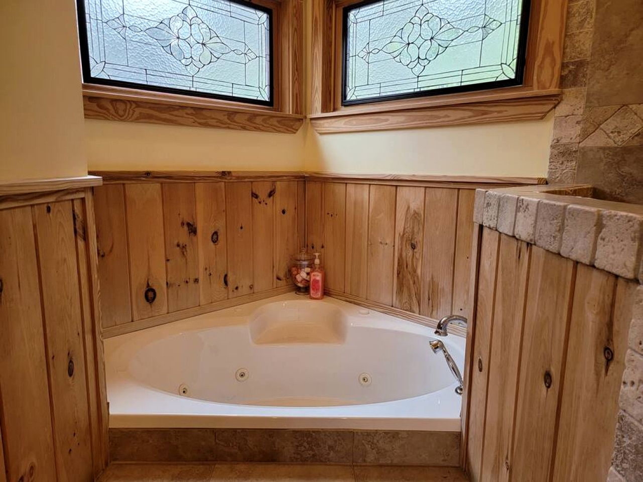 Modern and Cozy Cabin Rental Between Mountains and River in Northern Georgia
