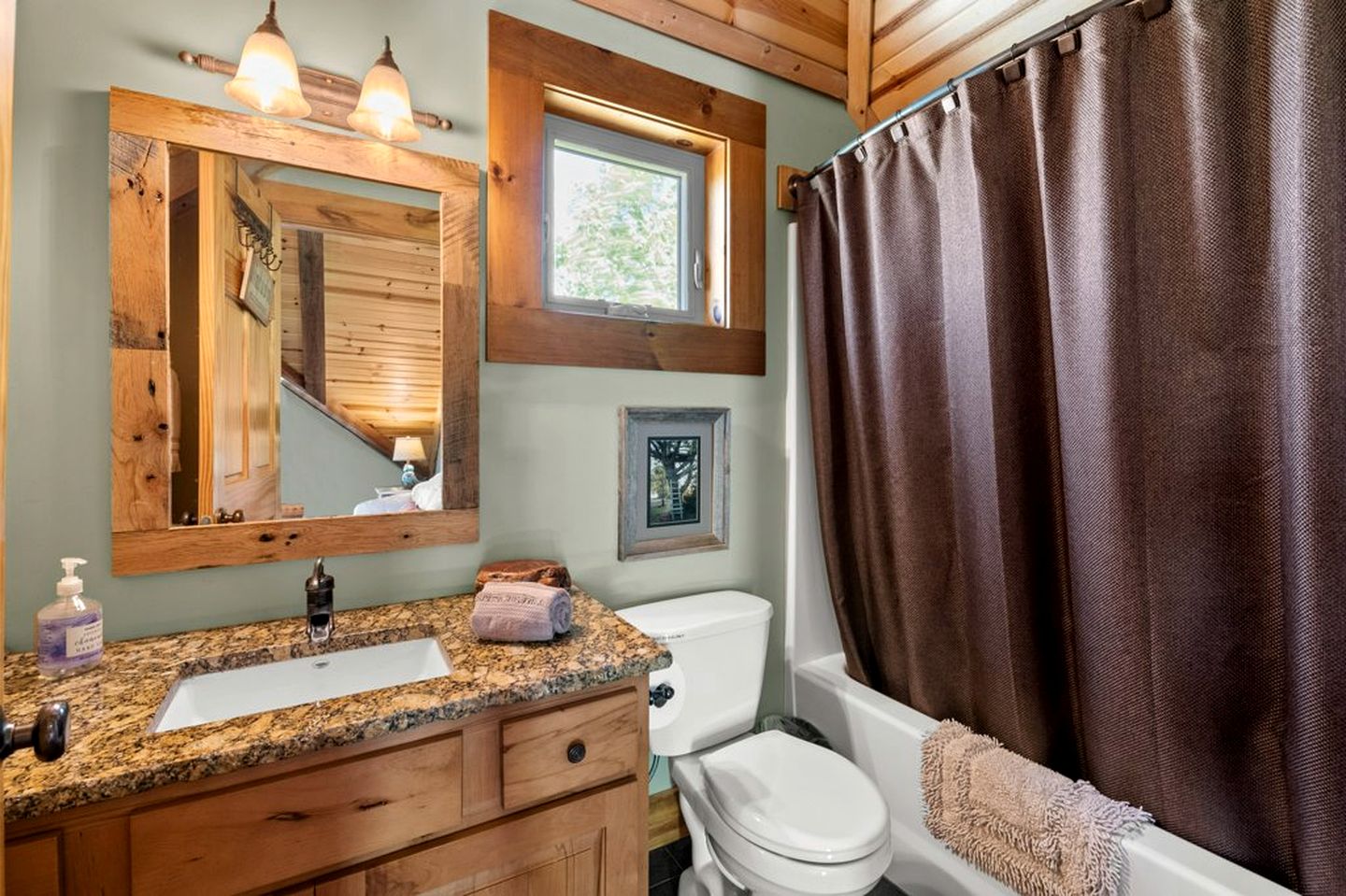 NawTee Pine on Spencer Hill, Cabins, Wahoo, United States of America