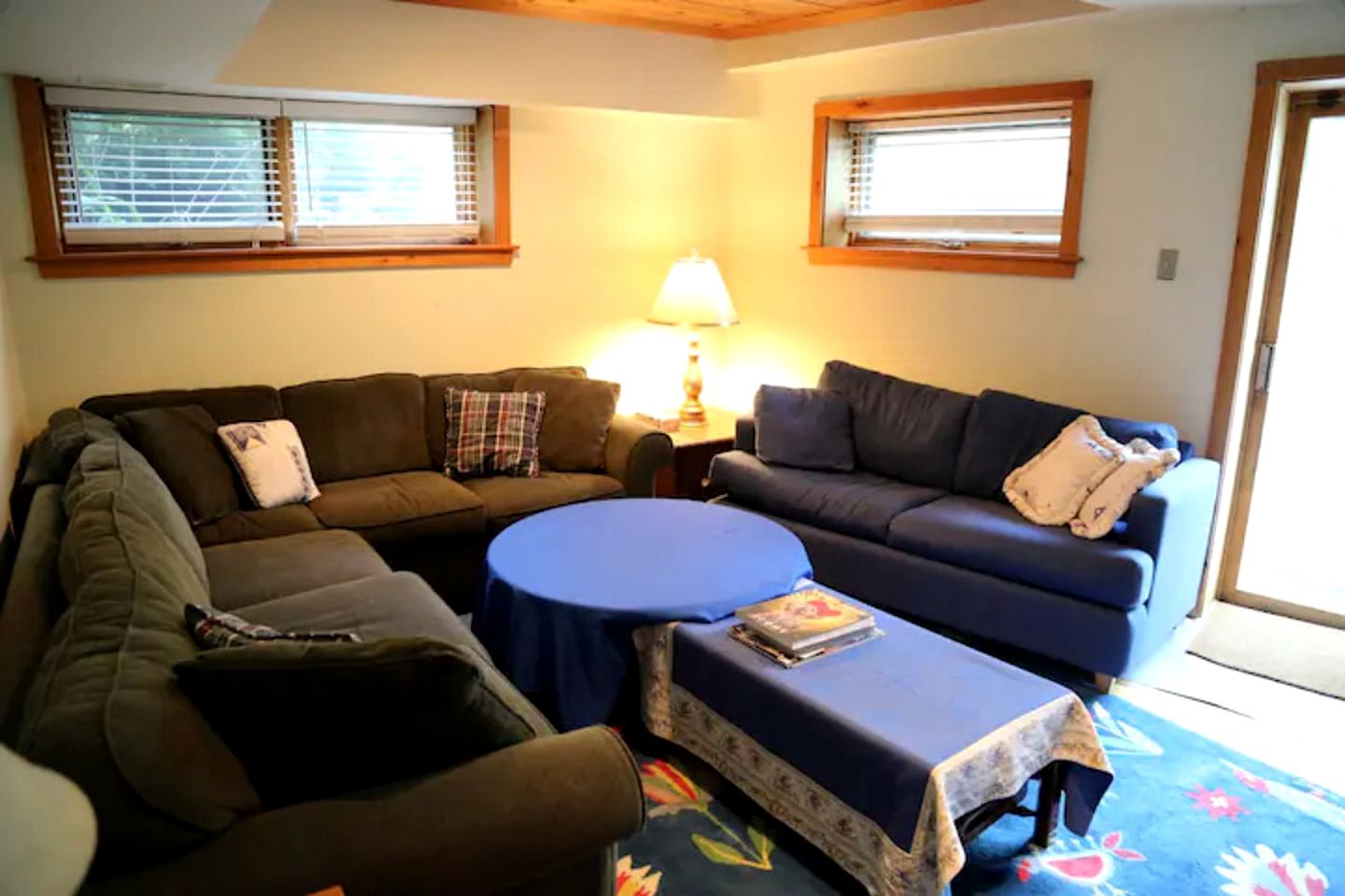 Lovely Cabin Rental with Outdoor Pool and Hot Tub near Markdale, Ontario