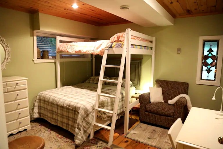 Cabins (Canada, Markdale, Ontario)