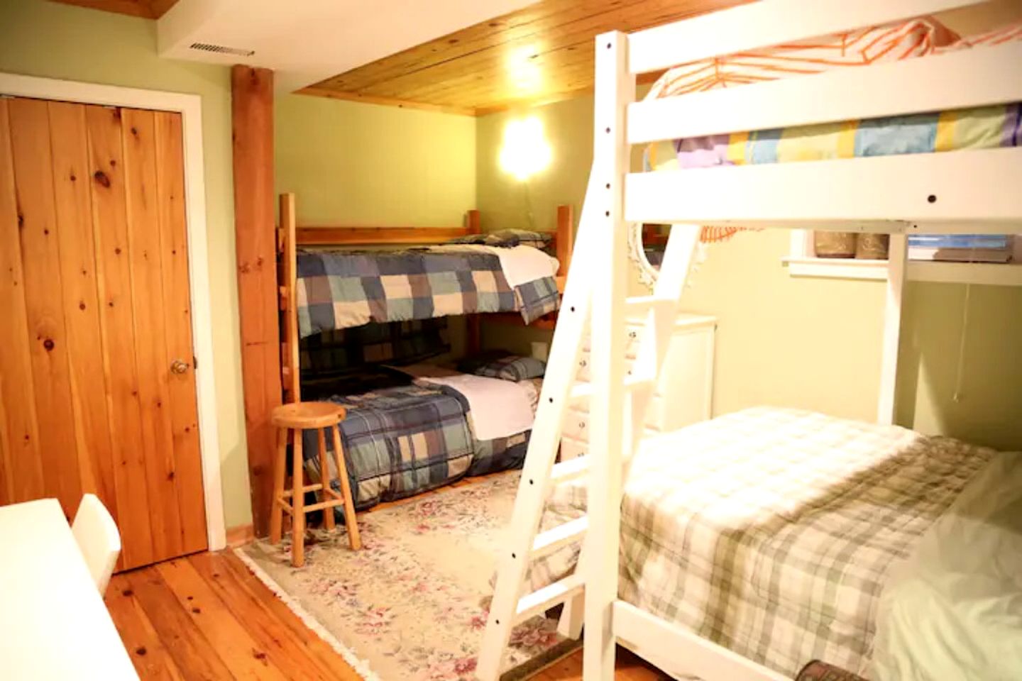 Lovely Cabin Rental with Outdoor Pool and Hot Tub near Markdale, Ontario