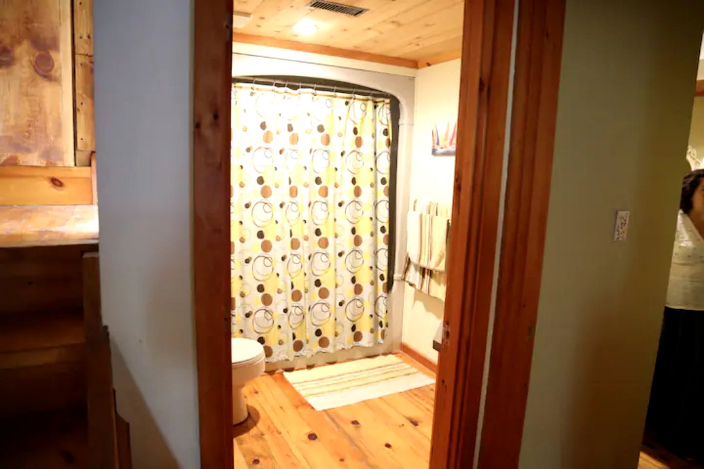 Lovely Cabin Rental with Outdoor Pool and Hot Tub near Markdale, Ontario