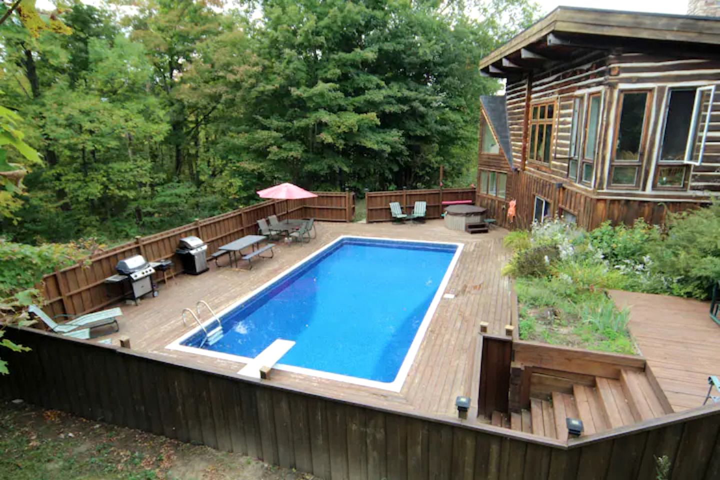 Lovely Cabin Rental with Outdoor Pool and Hot Tub near Markdale, Ontario