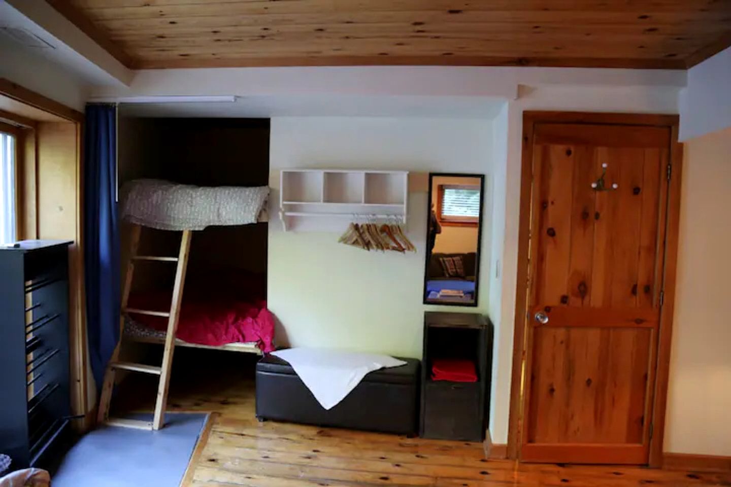 Lovely Cabin Rental with Outdoor Pool and Hot Tub near Markdale, Ontario