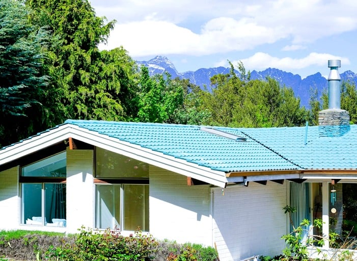 Cabins (New Zealand, Queenstown, South Island)