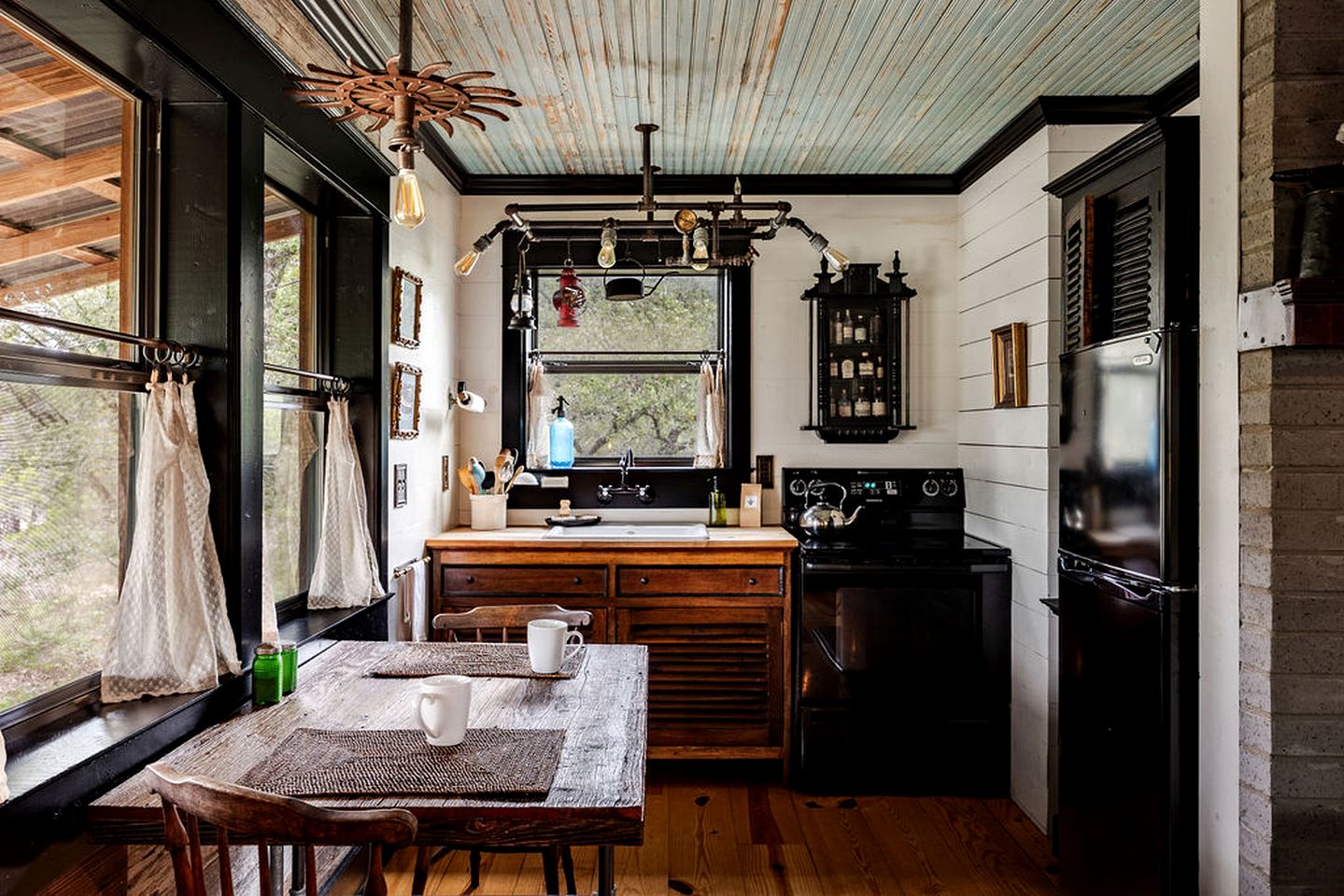 Luxurious Vintage Style Cabin Rental for Romantic Getaways and Texas Hill Country Vacations