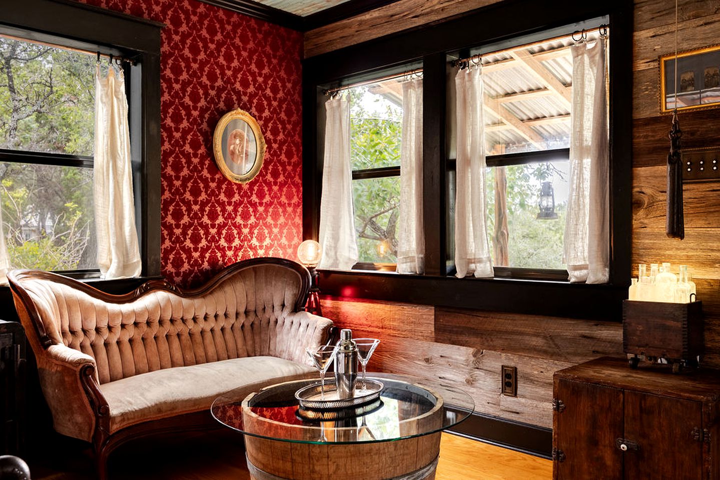 Luxurious Vintage Style Cabin Rental for Romantic Getaways and Texas Hill Country Vacations