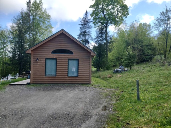 Cabins (United States of America, Hyde Park, Vermont)