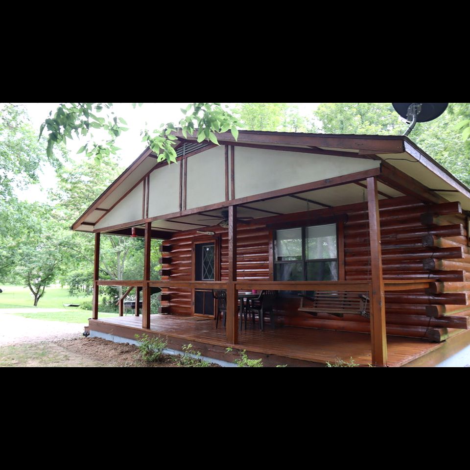 Cozy Cabin Retreat Close to Rivers and Lakes in Eureka Springs, Arkansas