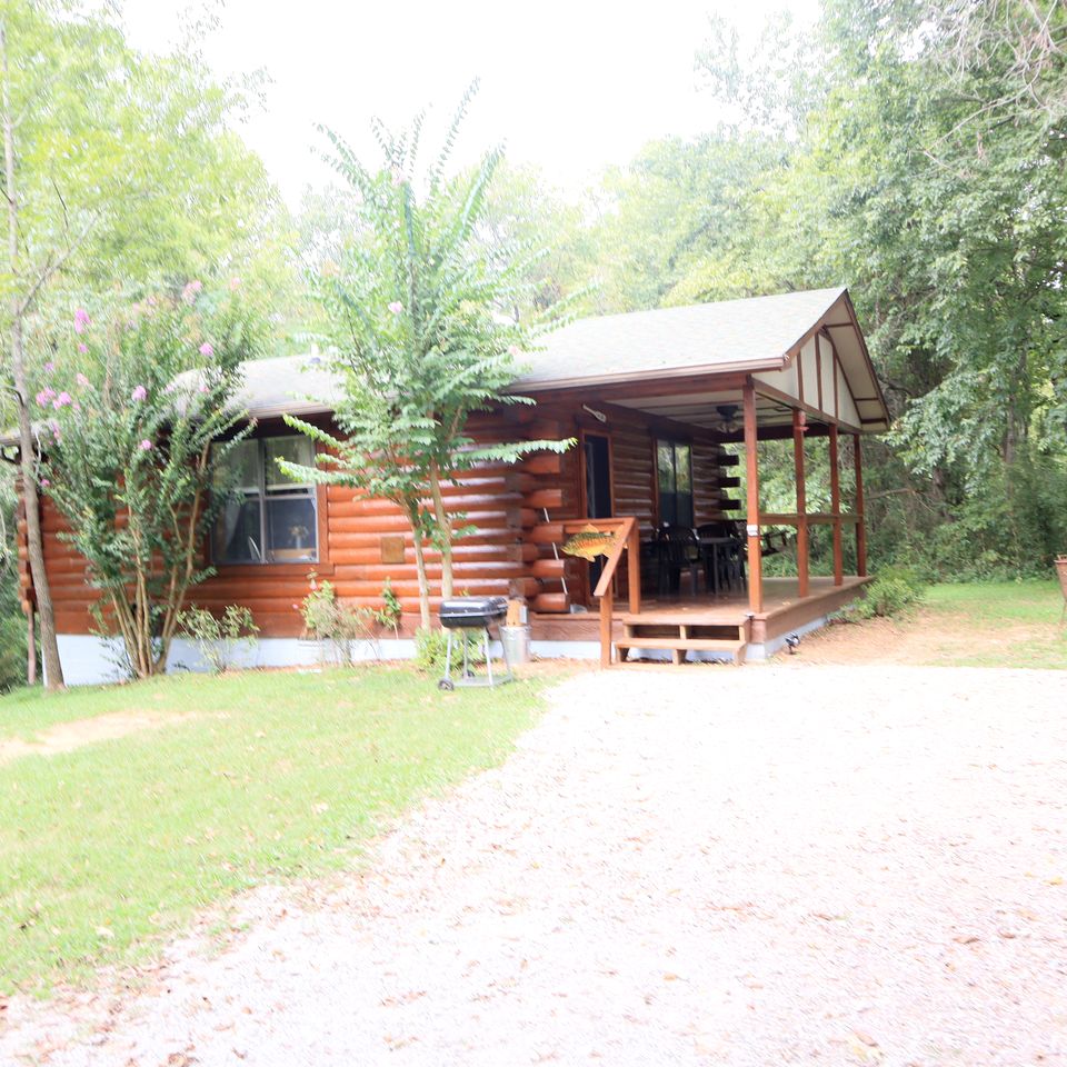 Cozy Cabin Retreat Close to Rivers and Lakes in Eureka Springs, Arkansas