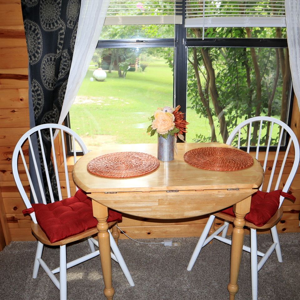 Cozy Cabin Retreat Close to Rivers and Lakes in Eureka Springs, Arkansas