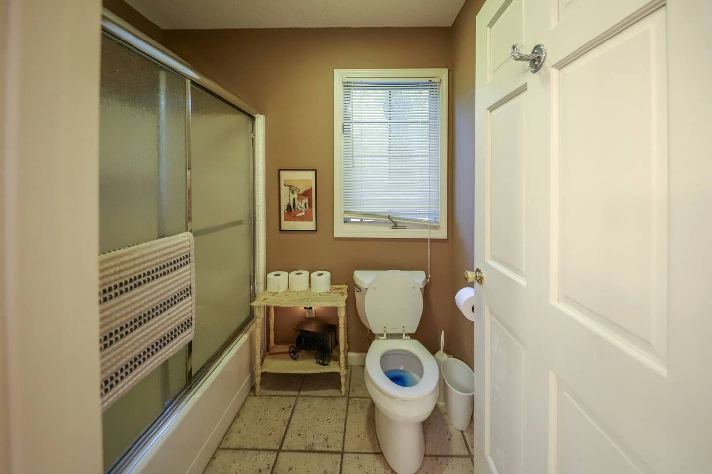 Secluded Lakeside Lodge with Private 5-Acre Fishing Lake and Hot Tub Near Lake Barkley, Kentucky