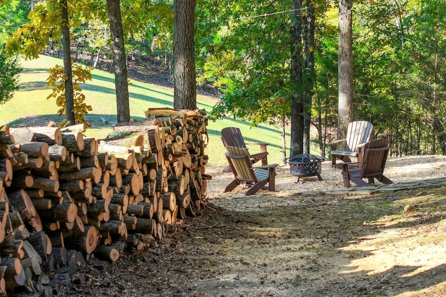 Secluded Lakeside Lodge with Private 5-Acre Fishing Lake and Hot Tub Near Lake Barkley, Kentucky