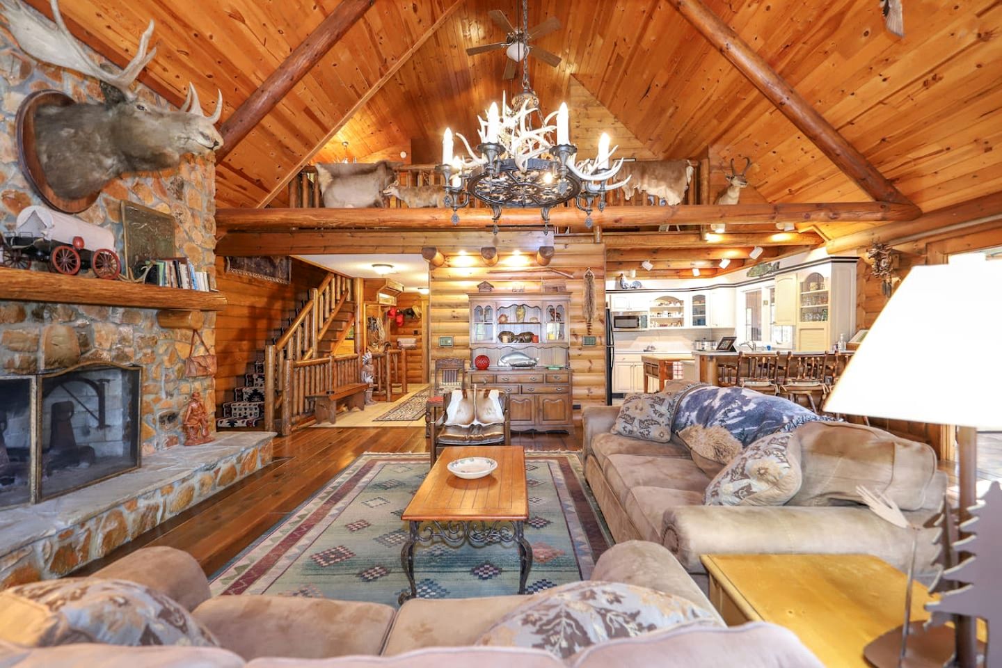 Secluded Lakeside Lodge with Private 5-Acre Fishing Lake and Hot Tub Near Lake Barkley, Kentucky