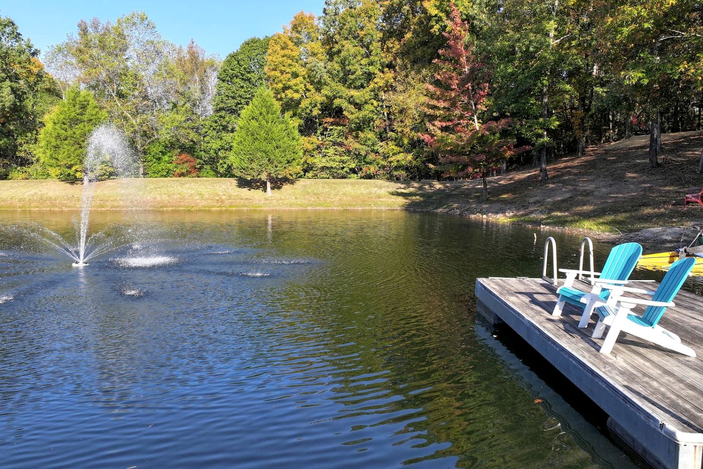Secluded Lakeside Lodge with Private 5-Acre Fishing Lake and Hot Tub Near Lake Barkley, Kentucky