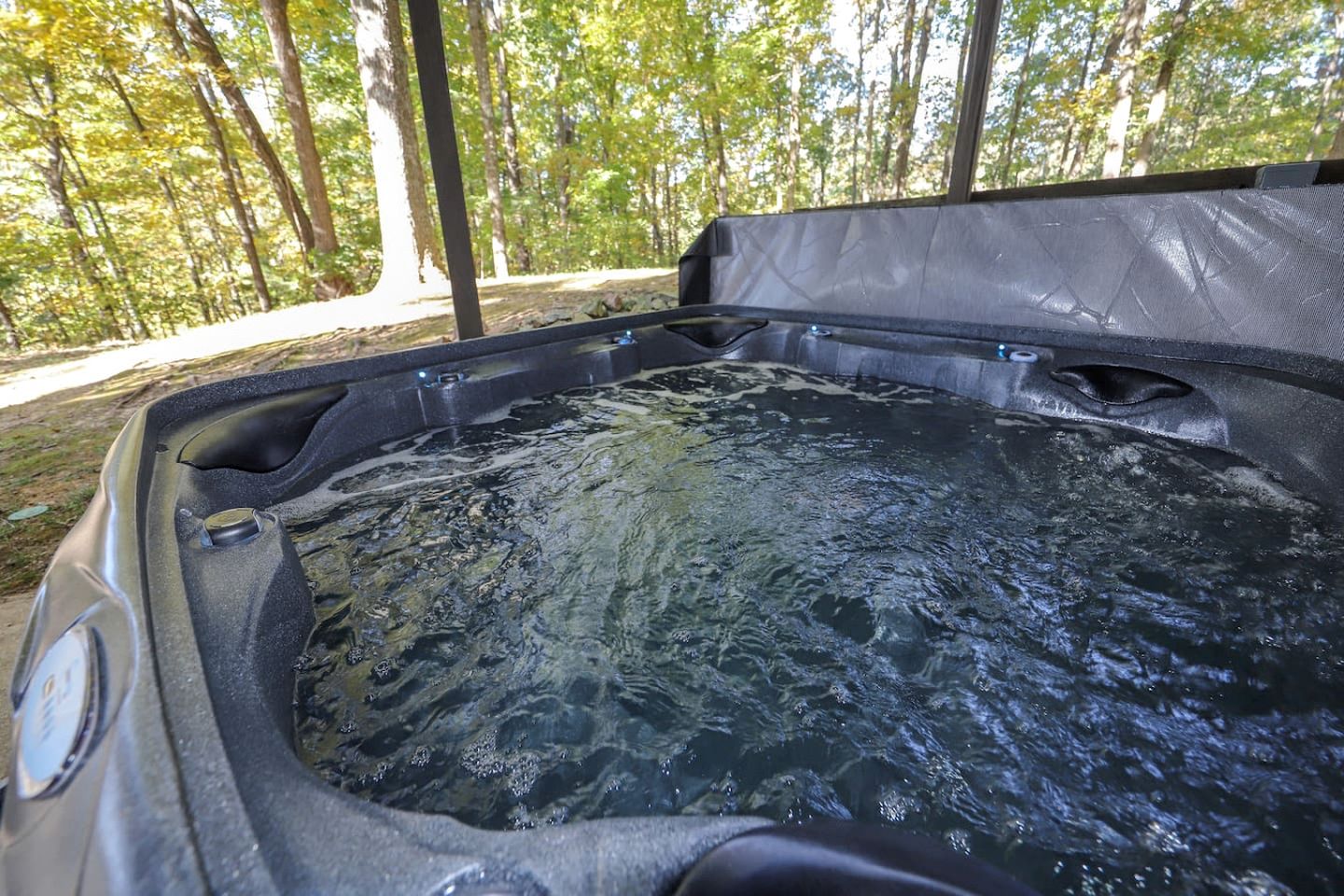 Secluded Lakeside Lodge with Private 5-Acre Fishing Lake and Hot Tub Near Lake Barkley, Kentucky