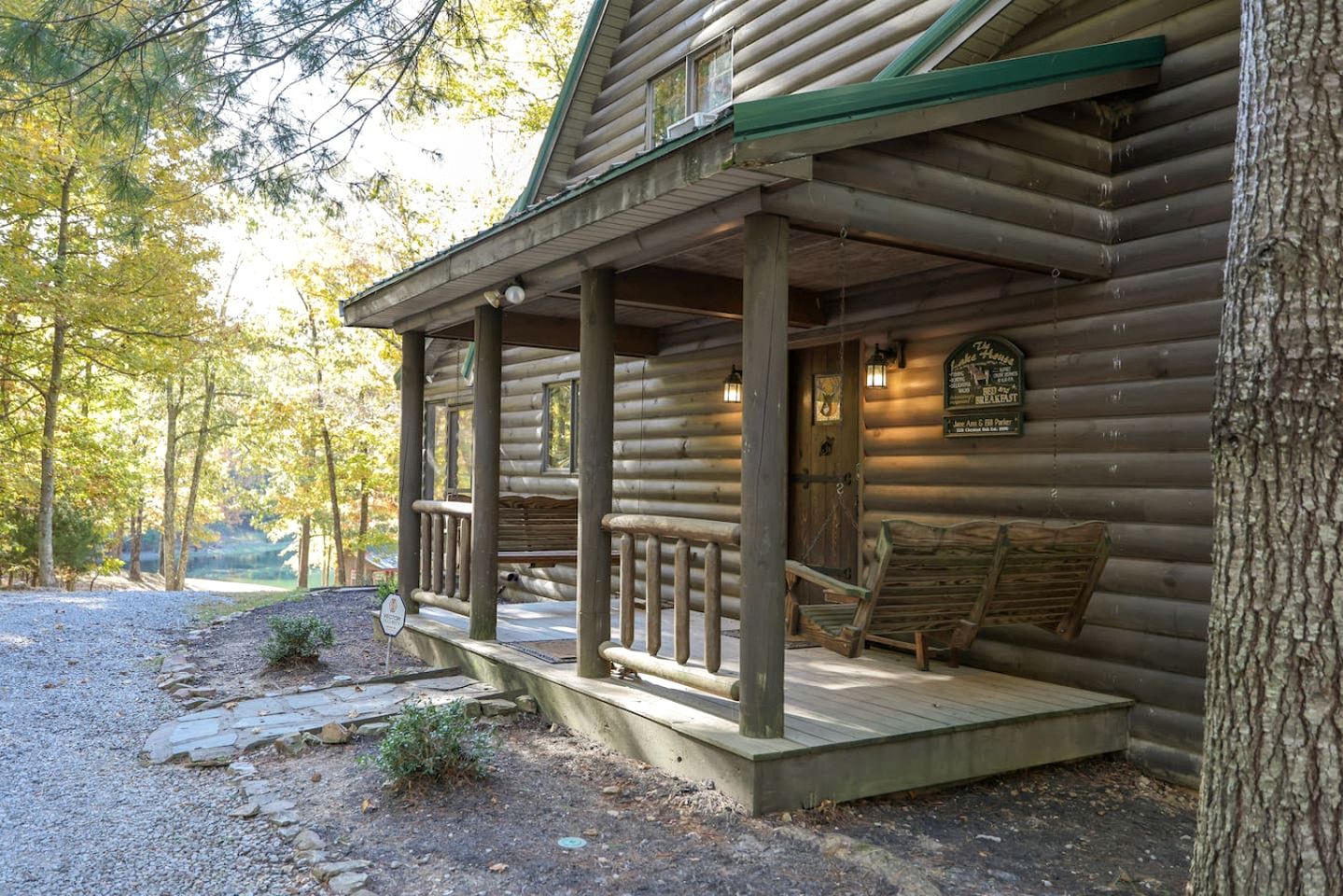 Secluded Lakeside Lodge with Private 5-Acre Fishing Lake and Hot Tub Near Lake Barkley, Kentucky