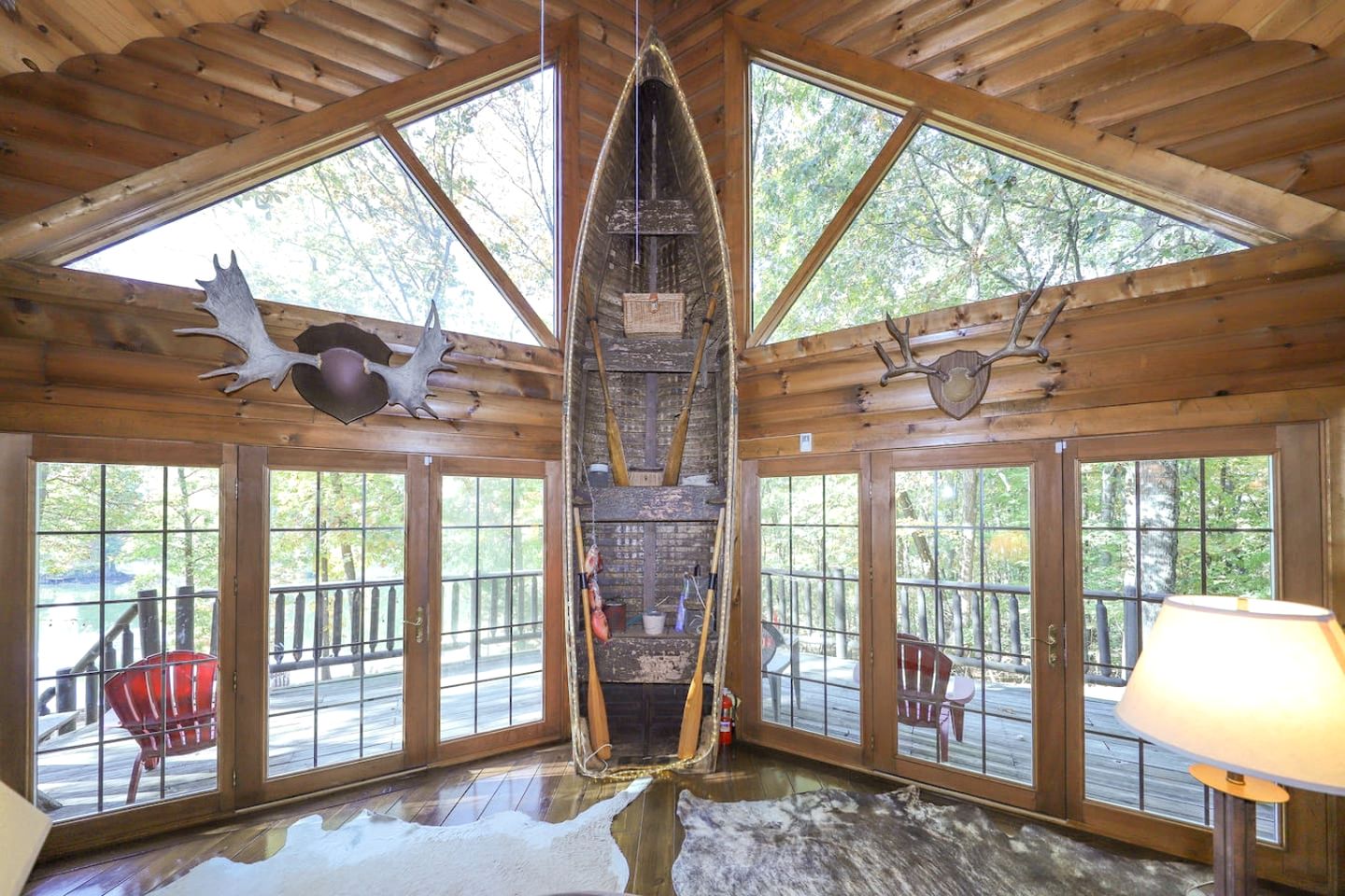 Secluded Lakeside Lodge with Private 5-Acre Fishing Lake and Hot Tub Near Lake Barkley, Kentucky