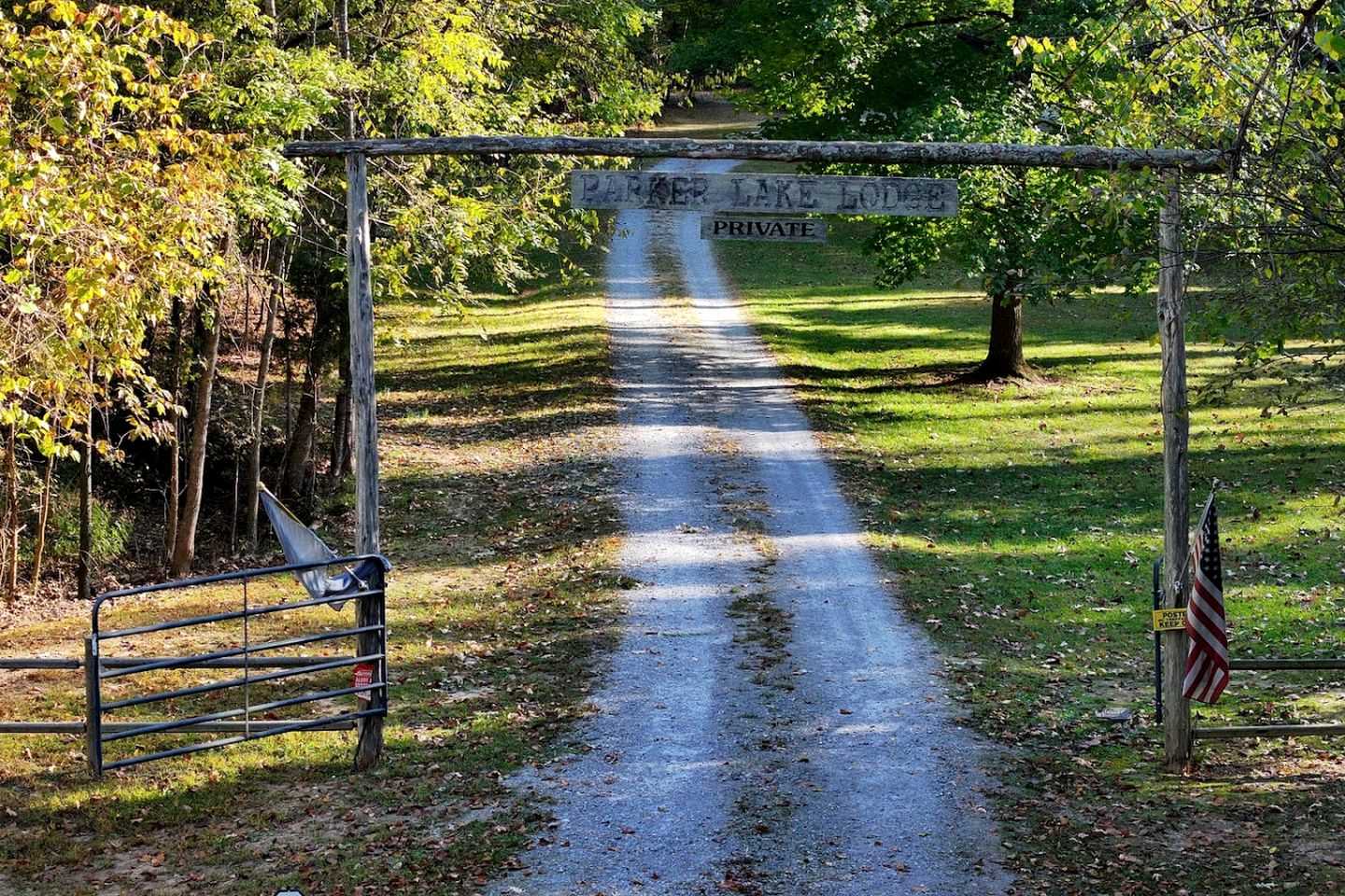 Secluded Lakeside Lodge with Private 5-Acre Fishing Lake and Hot Tub Near Lake Barkley, Kentucky