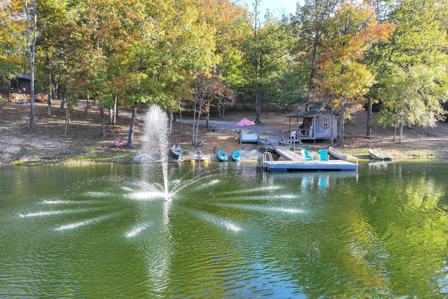 Secluded Lakeside Lodge with Private 5-Acre Fishing Lake and Hot Tub Near Lake Barkley, Kentucky
