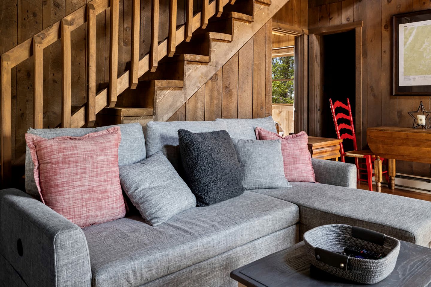 Vibrant Woodland Cabin Sanctuary near Great Cacapon River in West Virginia