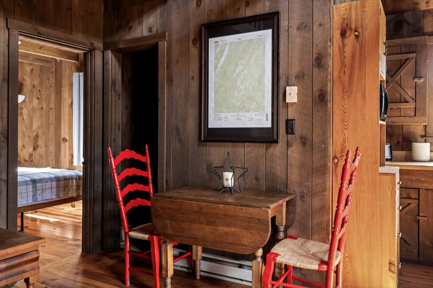 Vibrant Woodland Cabin Sanctuary near Great Cacapon River in West Virginia