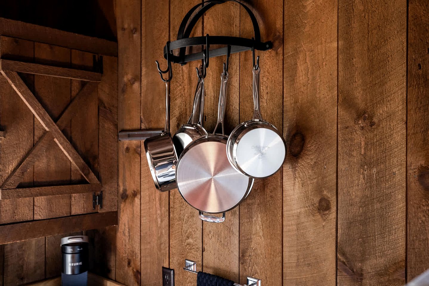 Vibrant Woodland Cabin Sanctuary near Great Cacapon River in West Virginia