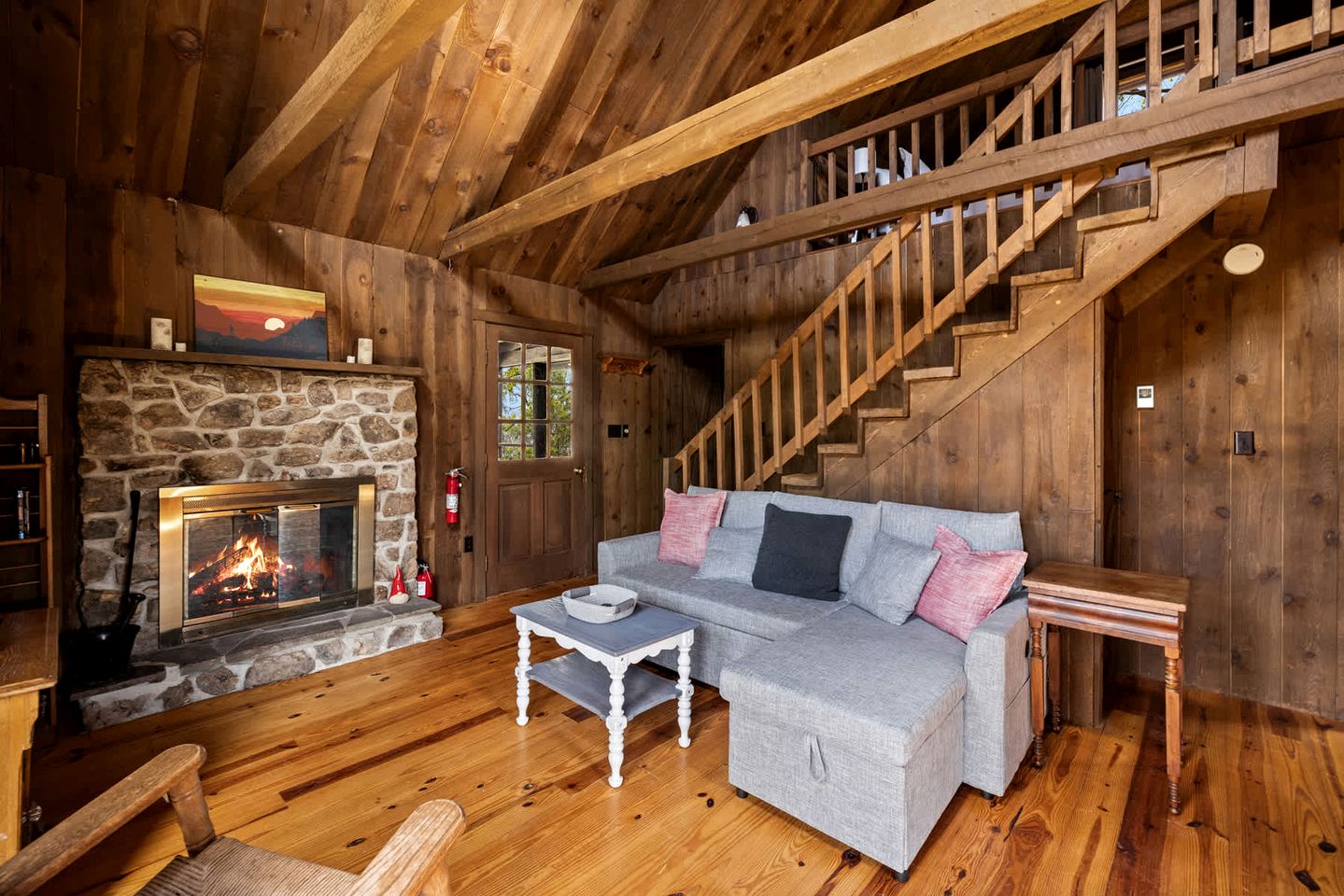 Vibrant Woodland Cabin Sanctuary near Great Cacapon River in West Virginia