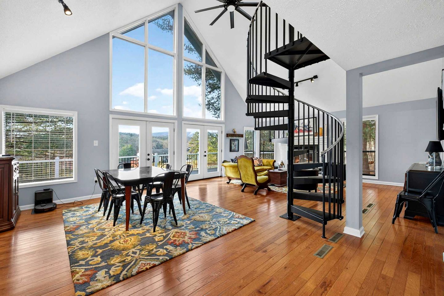 Classic Mountain Retreat Cabin with Private Hot Tub Near Hiking & Golf in Hedgesville, West Virginia