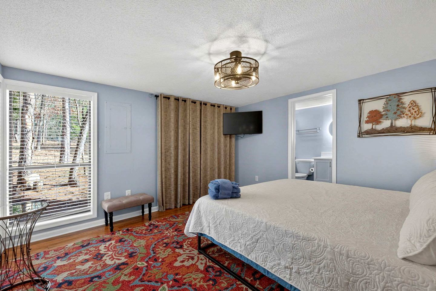 Classic Mountain Retreat Cabin with Private Hot Tub Near Hiking & Golf in Hedgesville, West Virginia