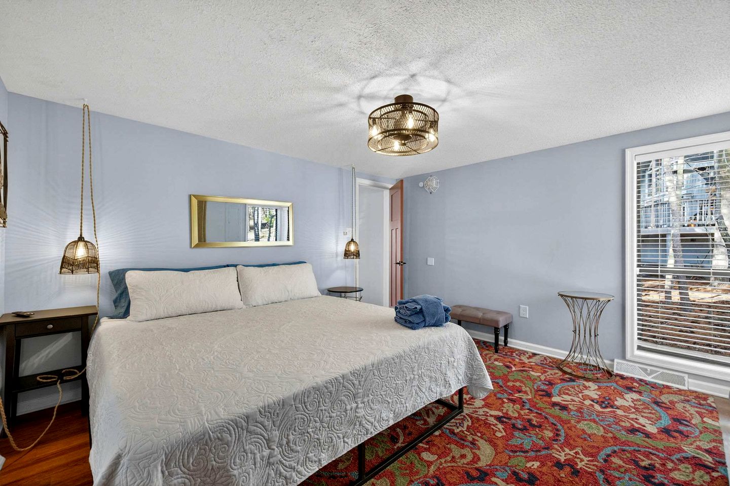 Classic Mountain Retreat Cabin with Private Hot Tub Near Hiking & Golf in Hedgesville, West Virginia