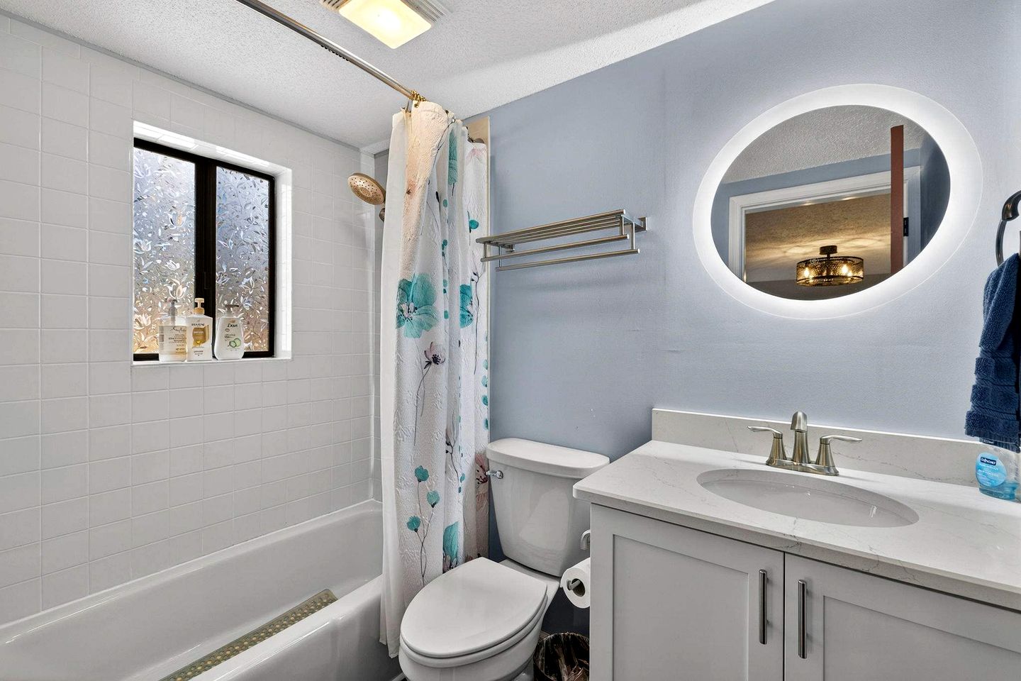 Classic Mountain Retreat Cabin with Private Hot Tub Near Hiking & Golf in Hedgesville, West Virginia