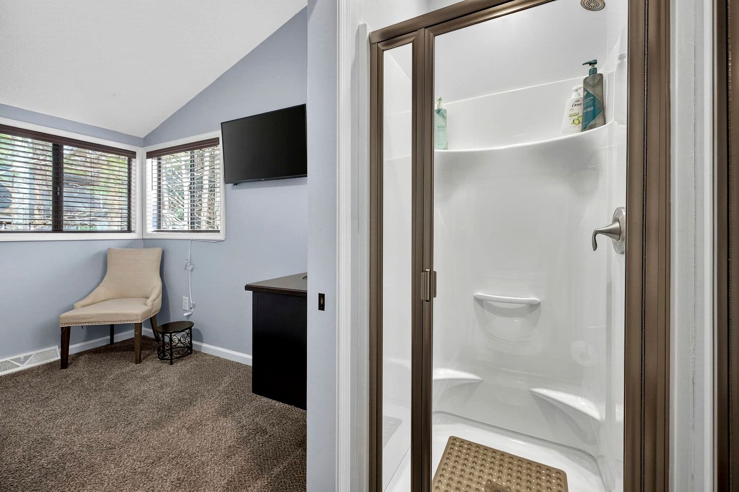 Classic Mountain Retreat Cabin with Private Hot Tub Near Hiking & Golf in Hedgesville, West Virginia