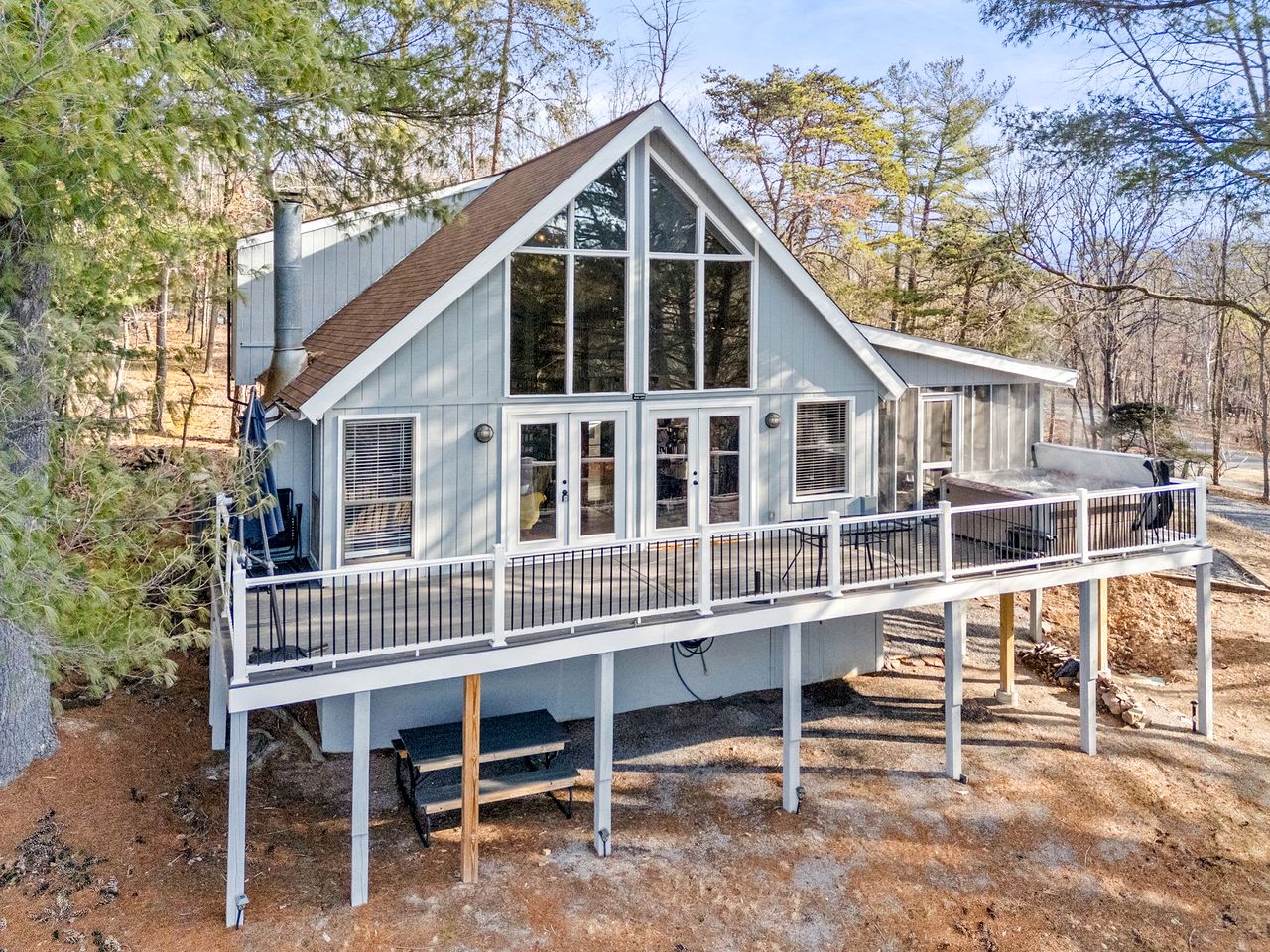 Classic Mountain Retreat Cabin with Private Hot Tub Near Hiking & Golf in Hedgesville, West Virginia