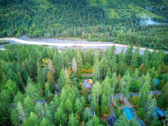 Cabins (United States of America, Deming, Washington)