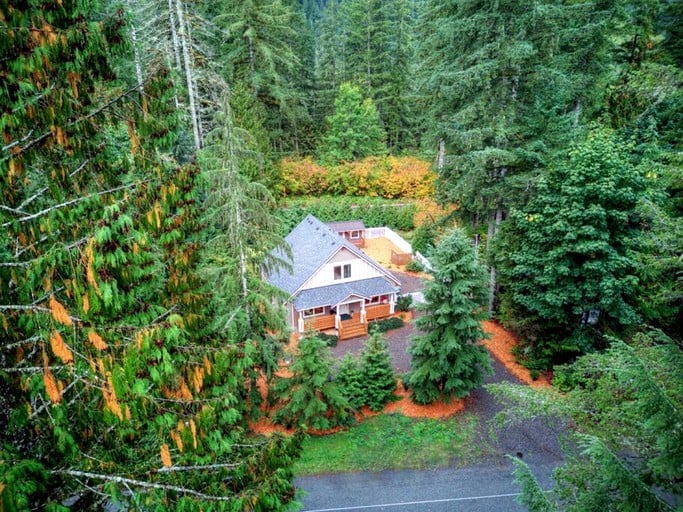 Cabins (United States of America, Deming, Washington)